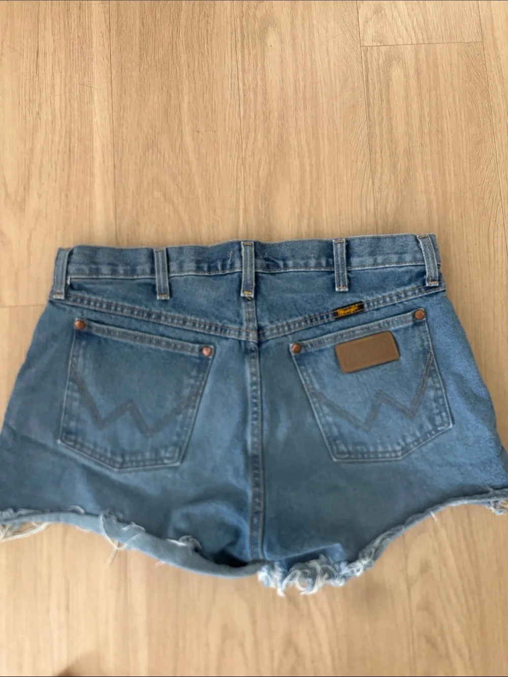Wrangler Women’s High-Rise Blue Denim Cutoff Shorts size 31